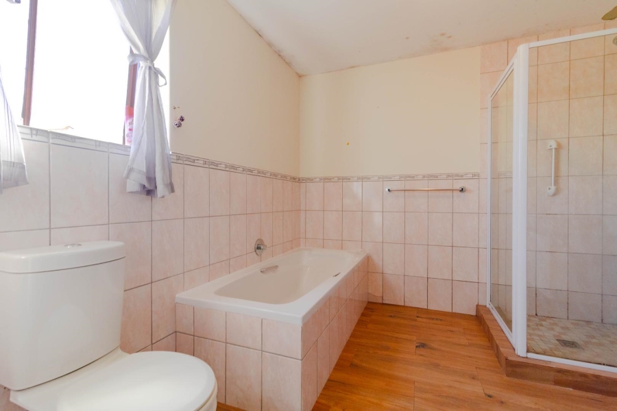 4 Bedroom Property for Sale in Sandbaai Western Cape